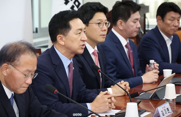 국민의힘 김기현 대표가 4일 오전 국회에서 열린 최고위원회의에서 발언을 하고 있다.