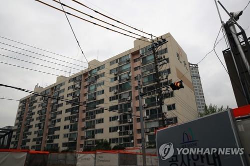 재건축 사업 전 과거 반포 현대 아파트 모습 [연합뉴스 자료사진]