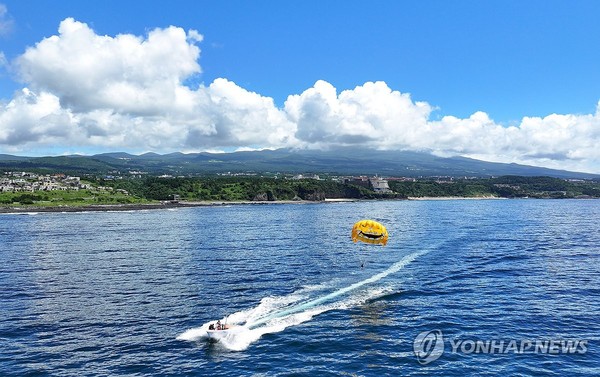 여름 바다의 낭만[연합뉴스 자료사진]