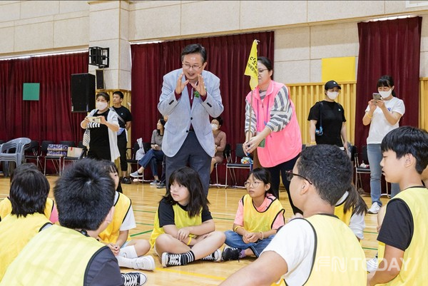 지난해 내외국인 다문화 축제 현장에 참석한 최호권 영등포구청장