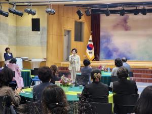 전북여성가족재단, ‘전북여성화요간담회’서 ‘시와 영화, 힐링과 치유’ 강연 진행